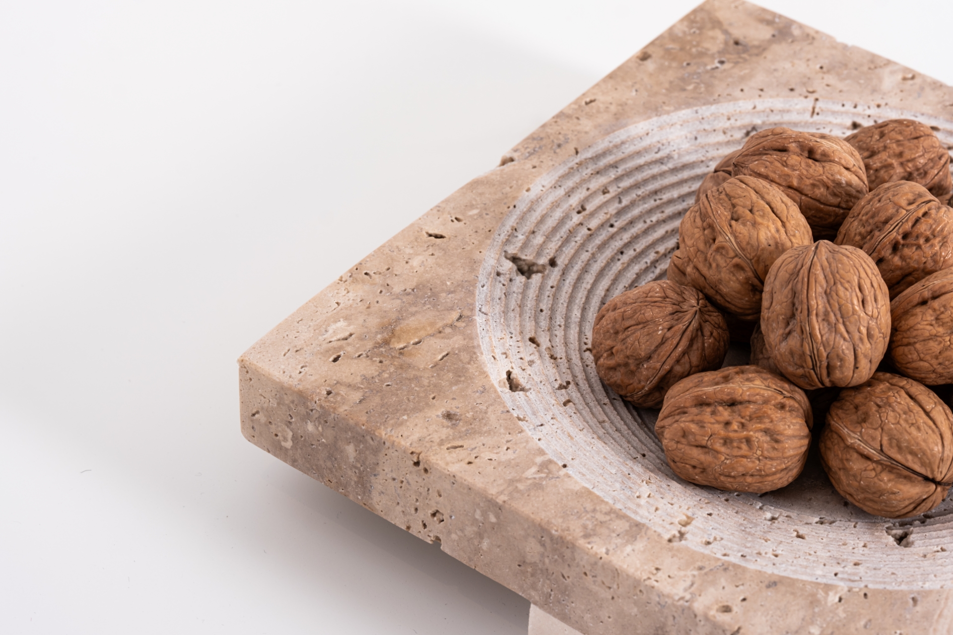 traverten dekoratif ürün olan modern cevizlik